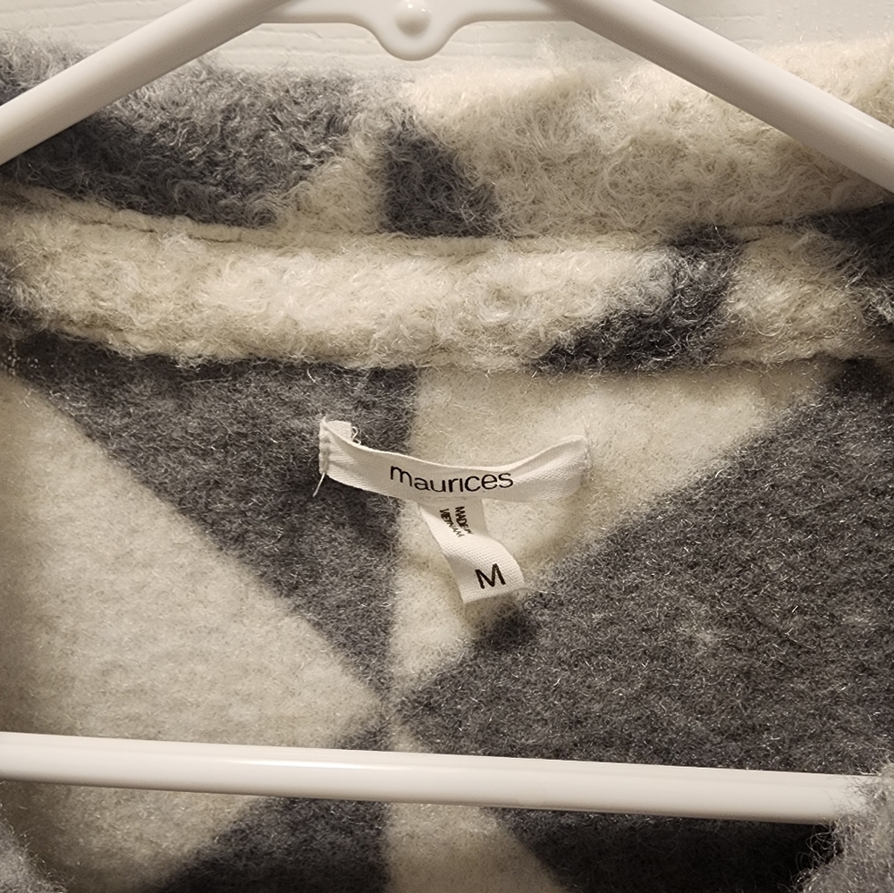 Shacket - Picture 4 of 4